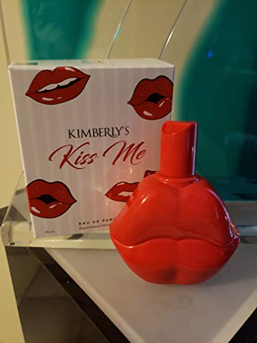А KIMBERLY' ' S KISS ME celebrity impression от MIRAGE BRANDS