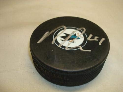 Мирко Мюлер е подписал хокей шайба Сан Хосе Шаркс с автограф от 1B - за Миене на НХЛ с автограф