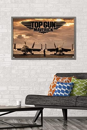 Trends International Top Gun: Стенен плакат Маверик - Deck, 22.375 x 34, версия в рамка от Барнвуда