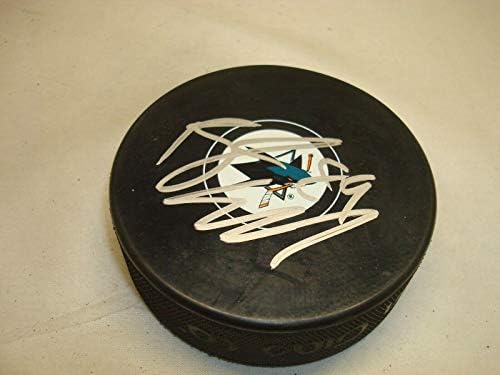 Хокейна шайба Баркли Goodrow с автограф от San Jose Акули с автограф 1Б - за Миене на НХЛ с автограф
