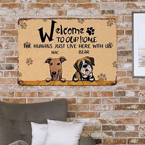 Alioyoit Потребителското си Име на Кучето Добре дошли в Нашата къща и Хората Тук с нас Забавен Метален Знак Куче Табела с Отпечатъци