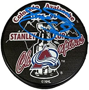 ДЖО САКИЧ подписа шайбата шампиони на Купа Стенли 1996 г. - Колорадо Аваланш - за Миене на НХЛ с автограф