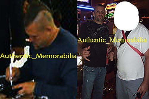 Ръкавица UFC Distress с автограф Чък Айсмена Лидделла с ДОКАЗАТЕЛСТВО, Фотография, на която е Чък се присъединява към Ultimate Fighting
